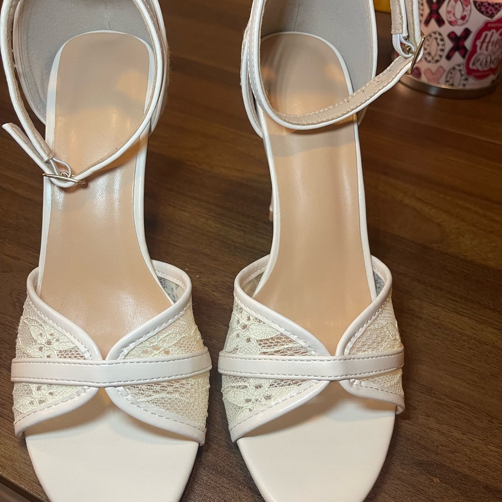 Elegant White Lace Women's Sandals